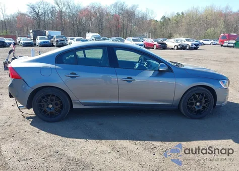 2018 Volvo S60 T5 Dynamic из США, поврежденный, VIN YV140MTL6J2459953